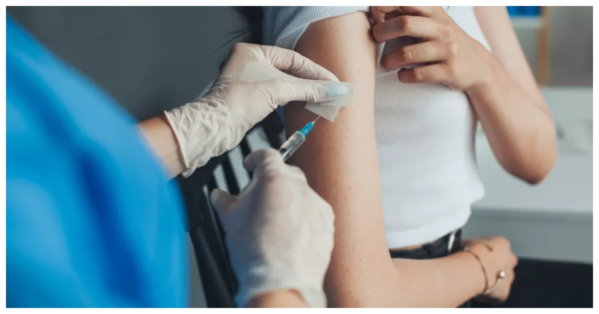 সময়মতো নিতে হবে টিকা। ছবি: কক্ৰেন